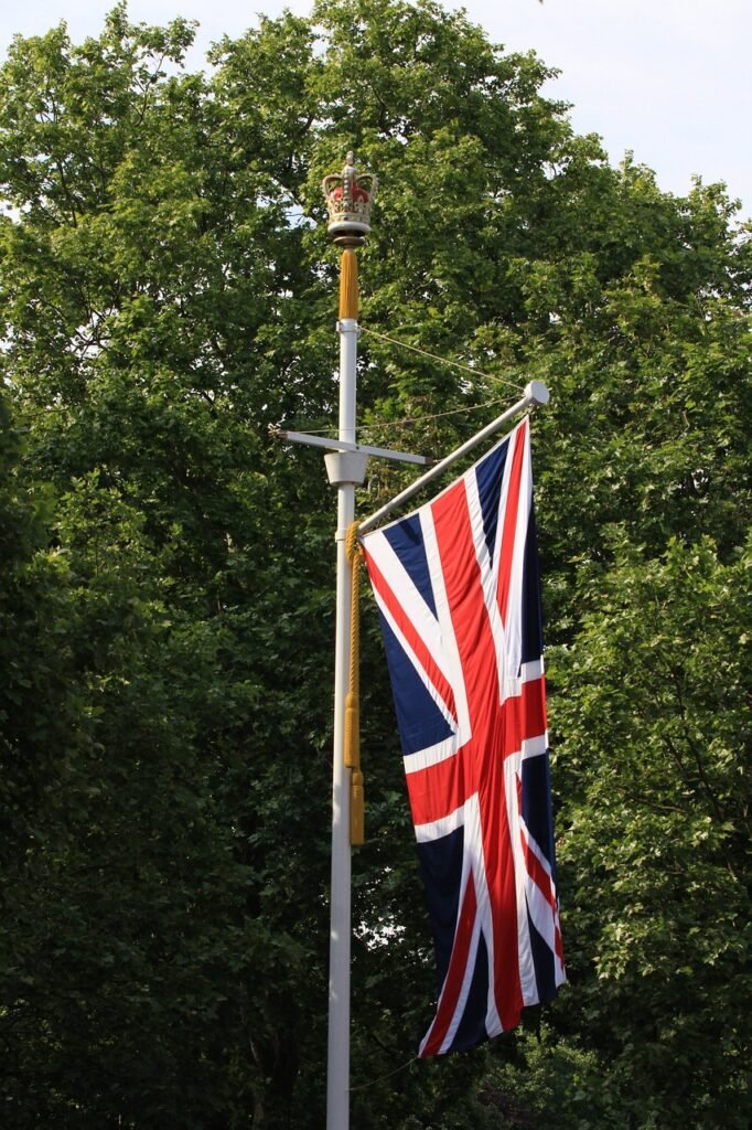 the queen's platinum jubilee, union jack flag, united kingdom